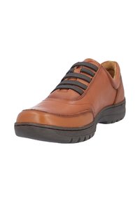 Zapato de cuero marrón con punta redondeada, cordones negros texturizados, interior acolchado y una suela gruesa y estriada para mayor tracción.