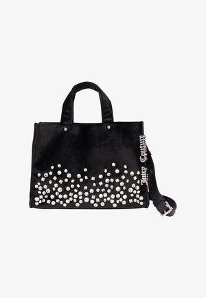 Schwarze Samt-Tasche mit silbernen Strassverzierungen und Nietenakzenten. Verfügt über doppelte Griffe und einen abnehmbaren Riemen.