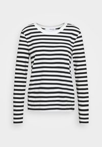 Svart och vit randig skjorta med långa ärmar och rund halsringning. Tyget verkar mjukt med jämna horisontella ränder genom hela skjortan.