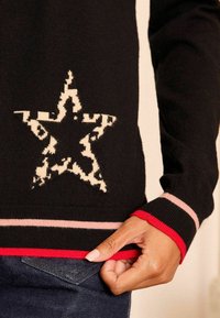 Love & Roses - Sweter