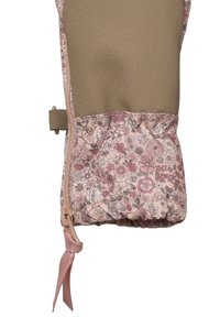 Blumenmuster Tasche mit beigem strukturiertem Oberteil, elastischem Boden und pinkem Zugband. Verfügt über einen Reißverschluss für einen einfachen Zugriff.