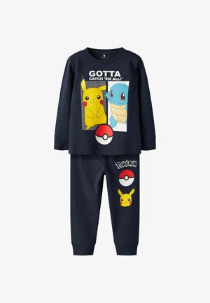 Navy pyjamasæt med lange ærmer. Har grafik af Pikachu og Squirtle, Pokémon-logoer og Pokébolde. Blødt, strækbart bomuldsstof.