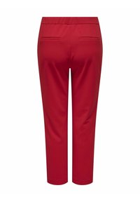 Röda byxor med en slät tygkvalitet, skräddarsydd design, kort längd och två bakfickor för funktionalitet.