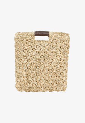 Vævet stråtpung i beige med en tekstureret overflade, der har et brunt læderhåndtag og en firkantet form med åbent topdesign.