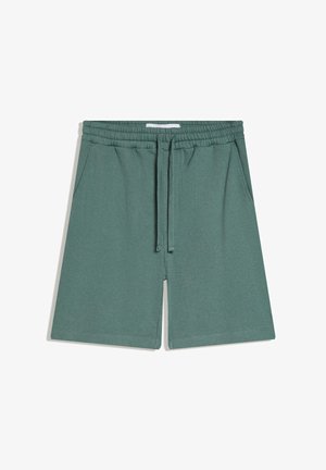 Zöld, rugalmas derékpántú rövidnadrág, húzózsinórral és oldalzsebekkel, puha anyagból, fehér háttéren, laposan elhelyezve.