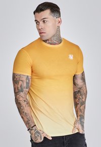 SIKSILK FADE Camiseta estampada orange,yellow/amarillo