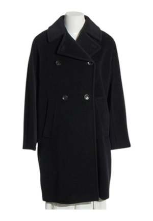 Manteau en laine noir à double boutonnage avec larges revers et poches latérales présenté sur un mannequin blanc.