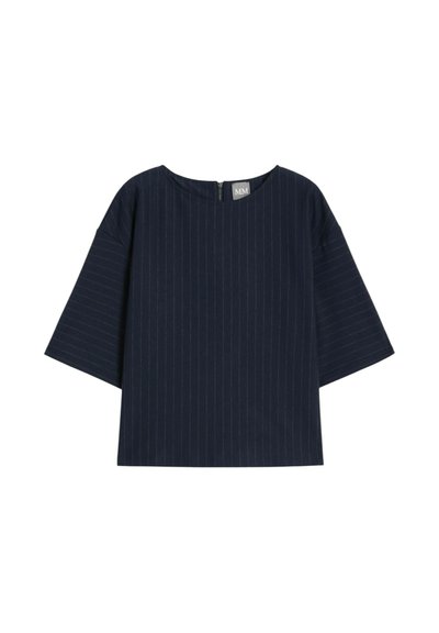 Blusa blu navy a maniche corte con righe verticali, collo tondo e chiusura con zip sul retro, realizzata in un tessuto liscio.