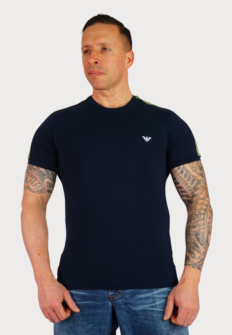 Emporio Armani KURZARM - T-shirt con stampa - blau