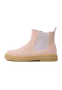 Stivaletto in suede rosa con pannello elastico laterale, dettagli testurizzati e suola in gomma. Presenta una piccola linguetta sul retro.
