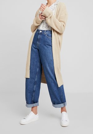 Neuletakki - light brown