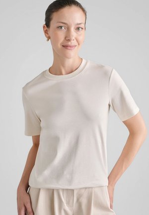 - T-shirt basic