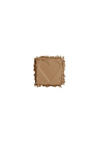 Vierkante perspoeder in een warme beige tint met een hartvormige afdruk en ruwe, gestructureerde randen.