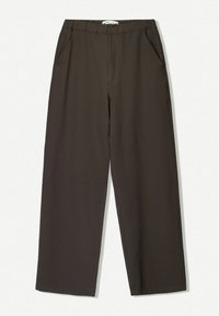 Bruna vida byxor med platt framsida, sidofickor och en slät textur. Har en knapp- och dragkedjeslutning i midjan.