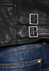 Mustang Skinnjacka - black