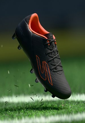 SKX 2 ACADEMY AG - Ποδοσφαιρικά παπούτσια για τεχνητό χλοοτάπητα - black/orange