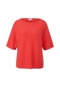 Koronkowy sweter z krótkim rękawem w kolorze koralowym, z okrągłym dekoltem i luźnym krojem, wyeksponowany na białym tle.