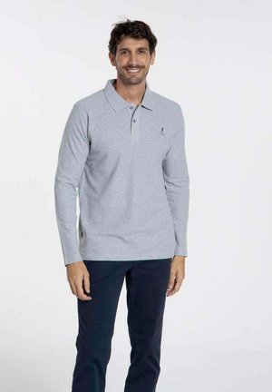 Polo shirt à manches longues gris en coton, avec un col classique, une patte de boutonnage et un petit logo brodé sur la poitrine.