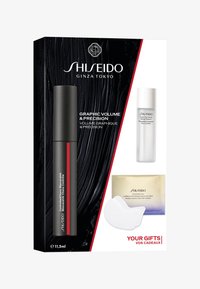Le set Shiseido Graphic Volume & Precision comprend un tube de mascara noir, une bouteille de démaquillant blanc et un paquet de masques pour les yeux.