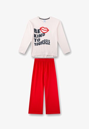 Maglia bianca a maniche lunghe con testo nero e grafica di labbra rosse, abbinata a pantaloni rossi con vita elastica. Tessuto morbido con vestibilità comoda.