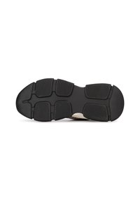 Schwarze Gummisohlen mit einem strukturierten Muster, die acht unterschiedliche Griffsektionen und ein abgerundetes Zehen-Design aufweisen.
