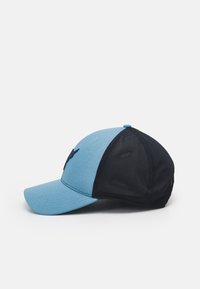 Under Armour PROJECT ROCK TRUCKER UNISEX - Boné - mississippi/academy