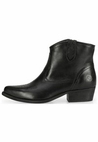 Bota de tobillo de cuero negro con puntera afilada, costuras decorativas y un pequeño tacón apilado. Presenta un detalle en relieve en el lateral.