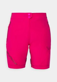 Klarr rosa shorts med en slank design, med två knappar i midjan, sidofickor och svarta logotypaccenter på vänster ben.