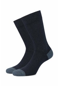 Granatowe bawełniane skarpetki z prążkowanymi mankietami oraz jasnoniebieskimi wstawkami na pięcie i palcach; gładka faktura, długość do kostki, klasyczny wzór.