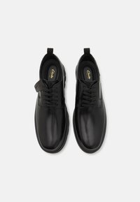Clarks BADELL - Snøresko - black