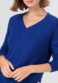 HALLHUBER Stickad tröja - dark blue