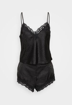 Fekete szatén cami szett leopárdmintával, finom csipke díszítéssel a nyakon és a sorton, állítható pántokkal.