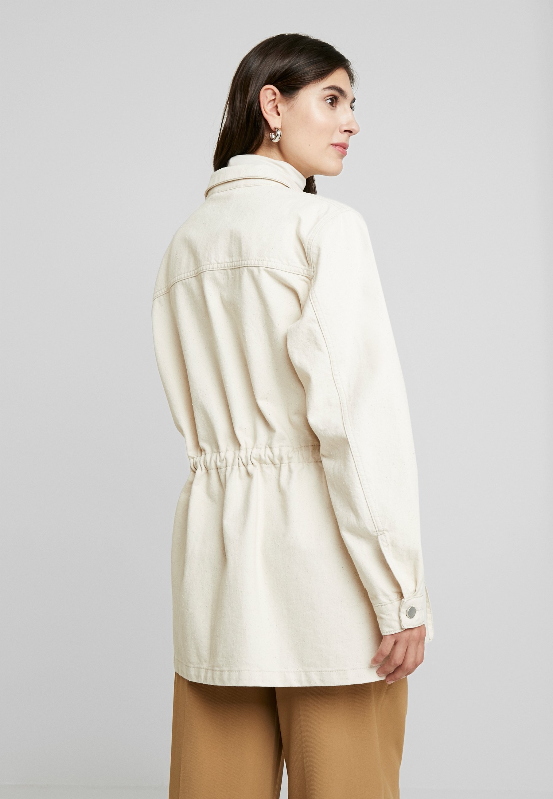 Karen by Simonsen EVE JACKET Kort kåpe frakk egret Karen by Simonsen EveKB Jeans Jacket | Companys.no