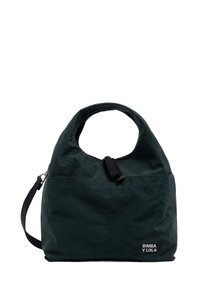 Torba na ramię z ciemnozielonej tkaniny z unikalnym okrągłym uchwytem, regulowanym paskiem i subtelnym, białym logo w dolnym rogu.