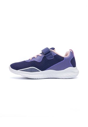 Kinder-Sneaker in Marineblau und Lila mit pinken Akzenten, Klettverschluss, heller Sohle und atmungsaktivem Mesh-Obermaterial.