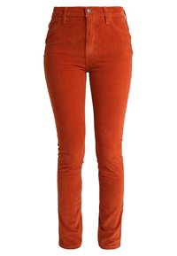 Pantalon en velours côtelé orange brûlé coupe slim avec bouton à l'avant, fermeture éclair, passants pour ceinture et poches avant fonctionnelles.