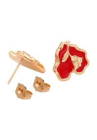 Cercei din metal cu un ton auriu, având un design floral cu accente de email roșu. Include un stil clip-on și două cercei tip stud asortati.