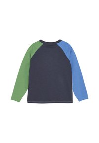 Langärmliges Hemd mit einem marineblauen Körper, einem grünen linken Ärmel und einem blauen rechten Ärmel. Hergestellt aus weichem Material mit einer bequemen Passform und einem gerundeten Halsausschnitt.