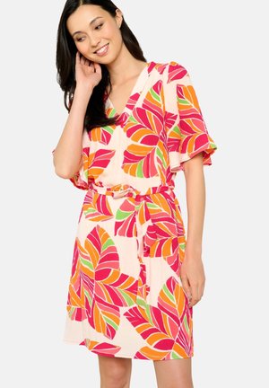 Florale jurk van lichtgewicht stof met levendige oranje, roze en groene bladen patronen. V-hals met korte mouwen en een bijpassende riem.