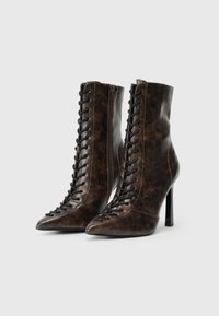 Bottines à talons hauts - brown