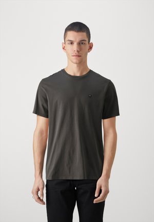Dunkelgraues T-Shirt mit Rundhalsausschnitt aus weichem Stoff, mit kurzen Ärmeln und einem kleinen schwarzen Logo-Detail auf der Brust.