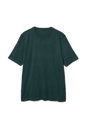 T-shirt à manches courtes vert foncé en tissu doux et texturé. Il présente un col rond et un design simple sans motifs ou éléments supplémentaires.