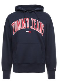 Felpa navy con tasca frontale a marsupio, "TOMMY JEANS" in lettere rosse bold, piccolo logo rosso/bianco/blu sul manica. Materiale in misto cotone.