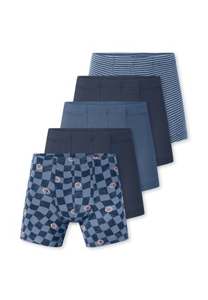 Pięć par bokserek dla chłopców w odcieniach granatu i niebieskiego, w tym jednolite kolory, paski oraz wzory w szachownicę i buźki.