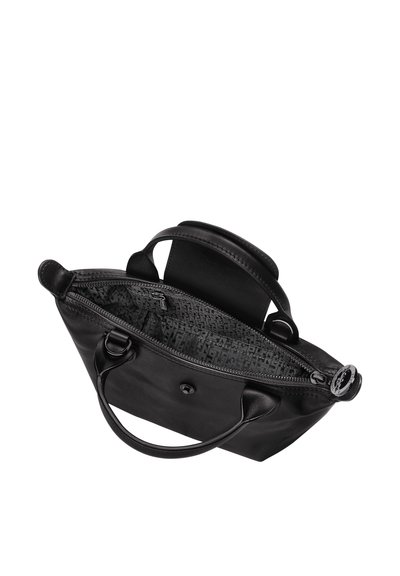 Schwarze Lederhandtasche mit glatter Textur. Der obere Teil ist offen und zeigt ein gefüttertes Innenfutter mit Muster sowie ein Reißverschlussfach. Mittragegriffe.