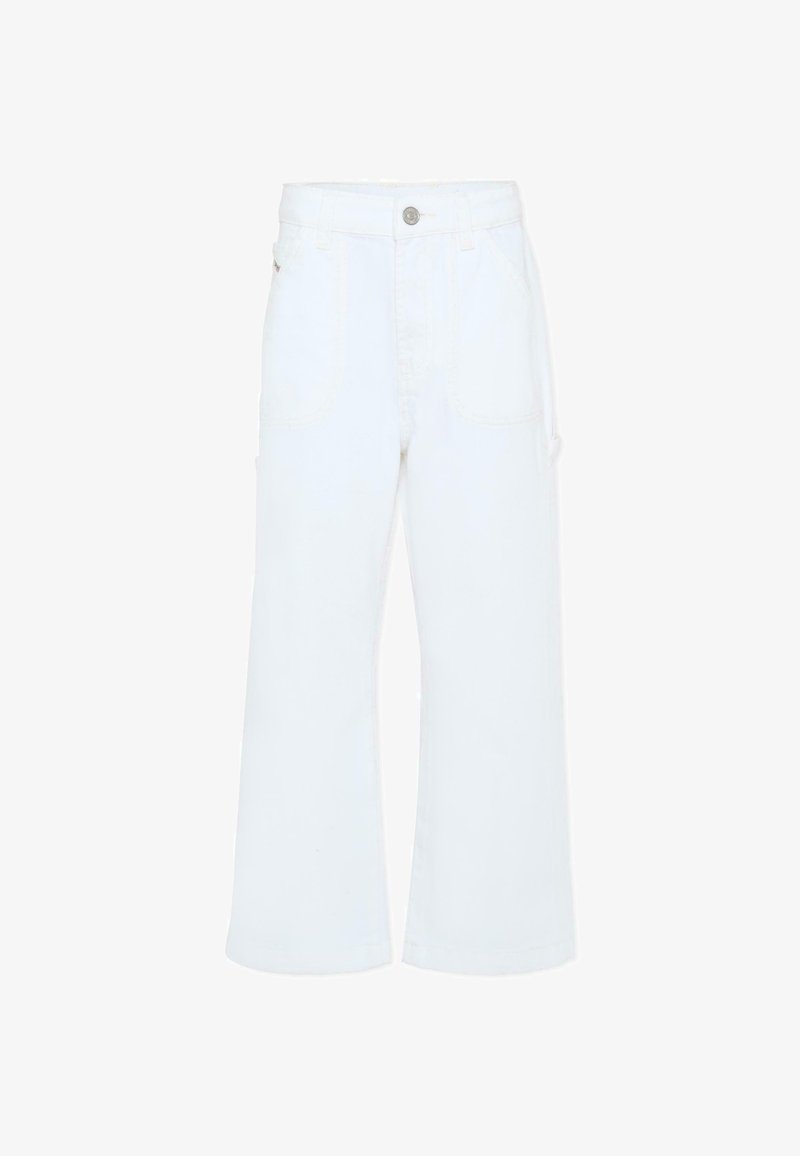 Białe jeansy o szerokich nogawkach wykonane z bawełny, z przodem zapinanym na guziki, dwoma przednimi kieszeniami oraz dwoma bocznymi kieszeniami z widocznymi detalami przeszyć.