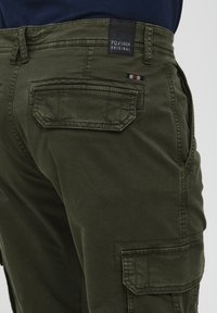 FQ1924 FQLOGAN - Kapsáče - khaki