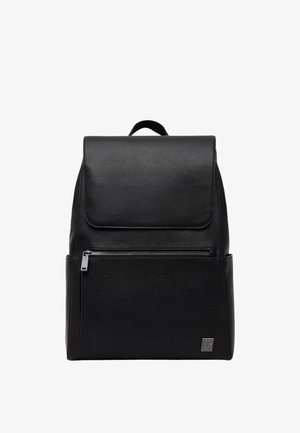 Calvin Klein, EMBLEM HW FLAP BACKPACK LV04D3422G - Mochila - black