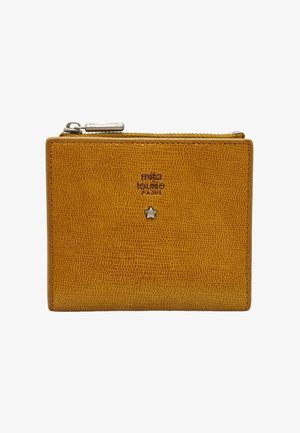 Portefeuille en cuir texturé jaune moutarde avec un détail étoile argentée et un compartiment à monnaie zippé sur le dessus.