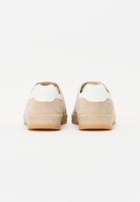 Thumbnail Image 3
